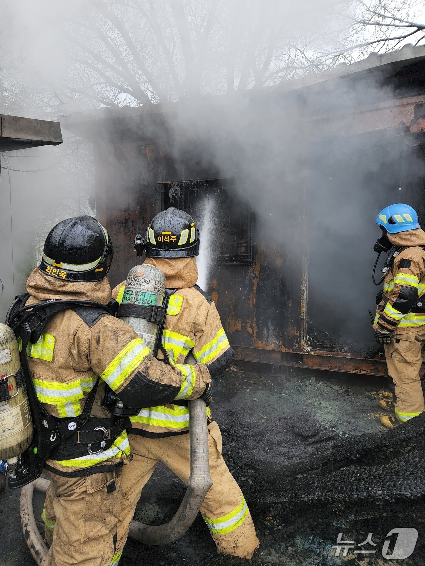 경기 양주시 에어컨 자재보관용 창고 화재(양주소방서 제공. 재판매 및 DB 금지)/뉴스1 