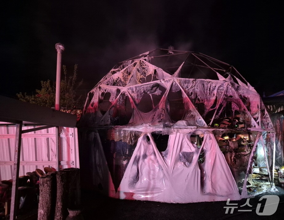 서산 운산면 여미리 비닐하우스 화재 현장. (서산소방서 제공, 재판매 및 DB 금지)/뉴스1