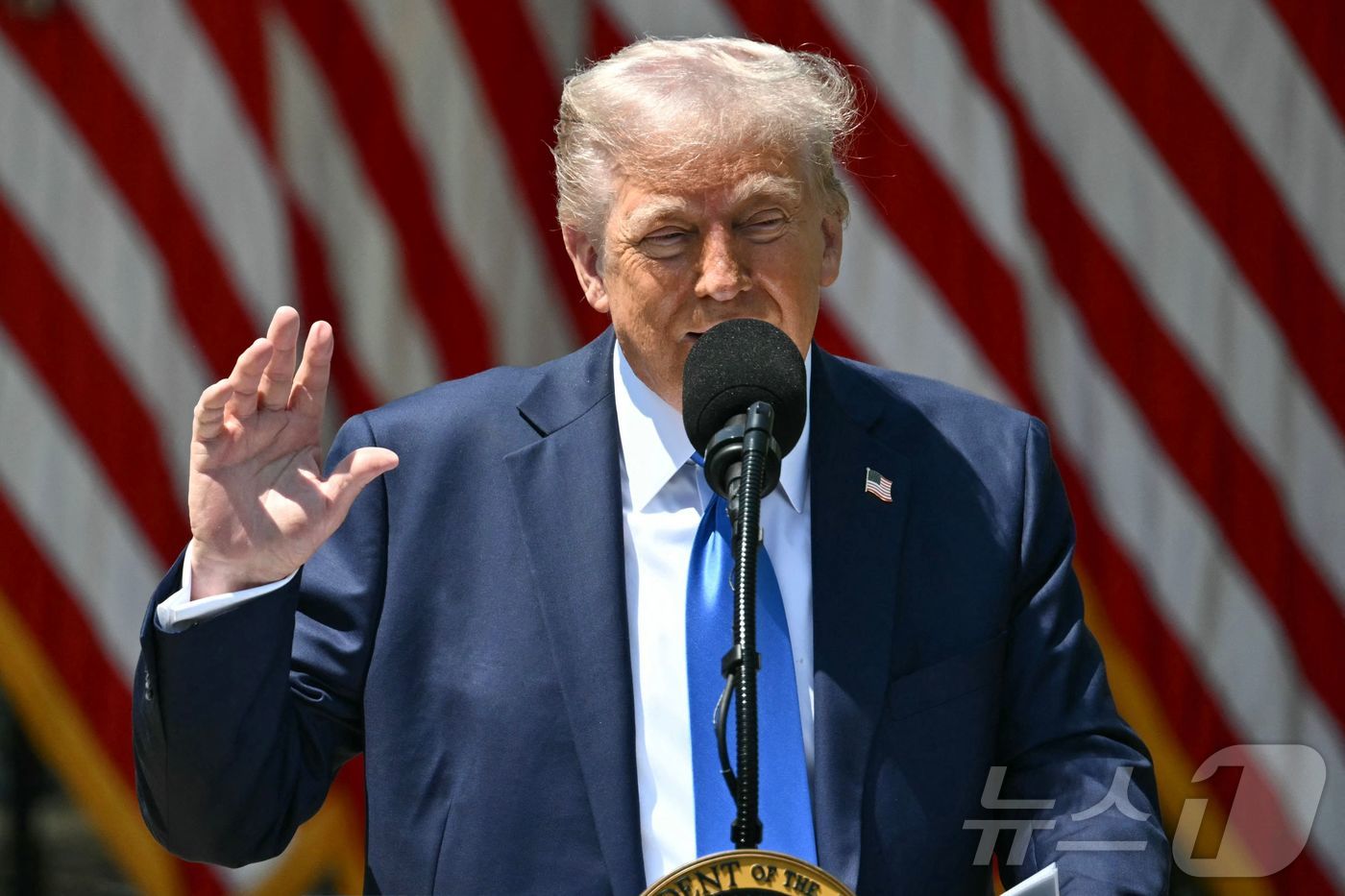 도널드 트럼프 미국 대통령이 1일(현지시간) 워싱턴 백악관에서 열린 '국가 기도의 날' 행사서 "우리는 우리나라에서 종교를 빠르고 강력하게 되살릴 것이다”이라고 말하고 있다. 2025.05.02 ⓒ AFP=뉴스1 ⓒ News1 우동명 기자