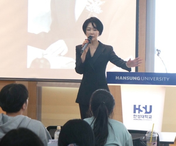 ㈜예랑 이현주 대표의 한성대학교 콘텐츠디자인칼리지 특강 모습/ 사진=예랑뷰티아카데미 제공