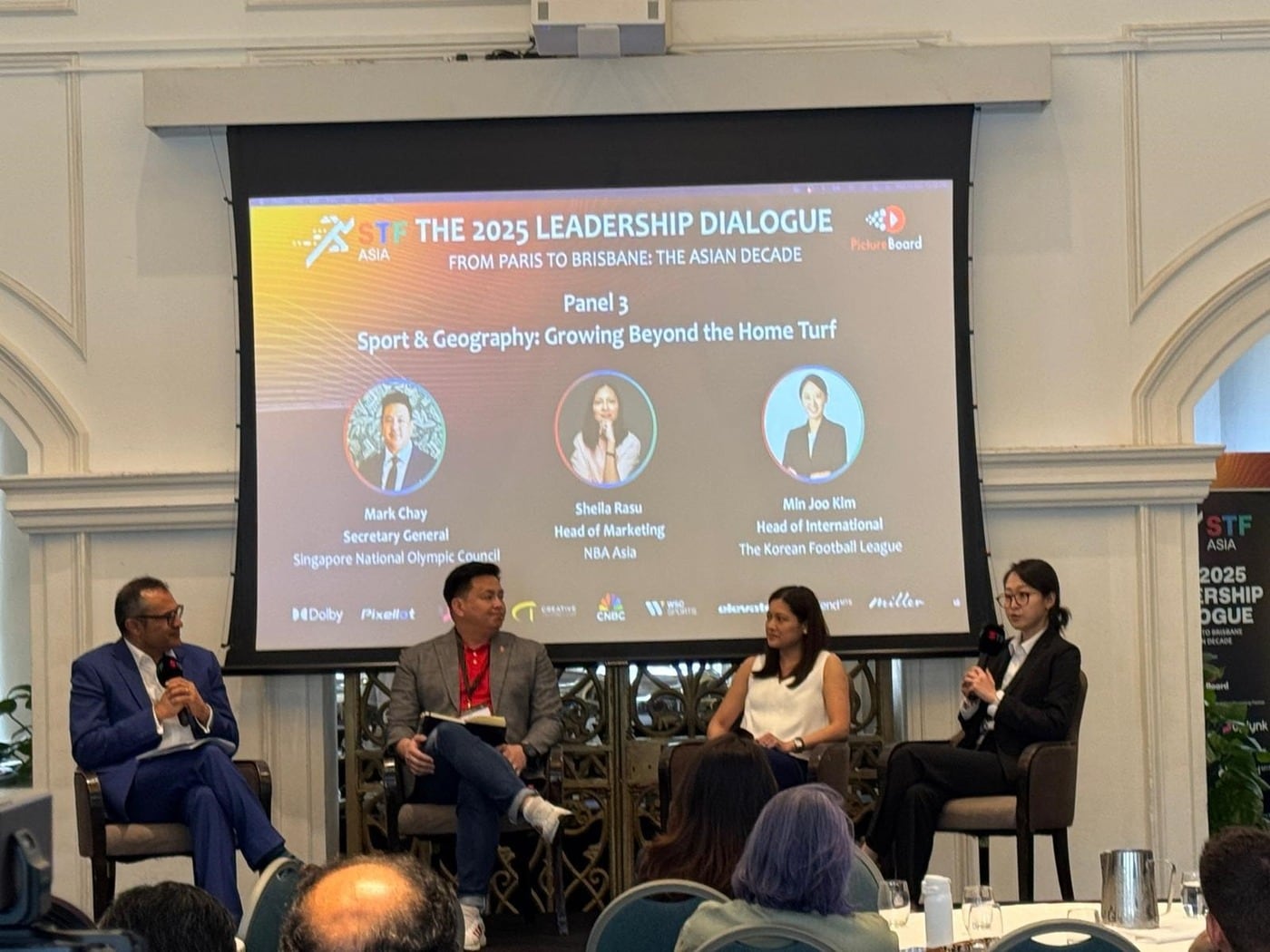 한국프로축구연맹 김민주 팀장(오른쪽 첫 번째)이 'STF 컨퍼런스'에서 K리그 해외 사업 전략 소개를 진행했다. (한국프로축구연맹 제공)