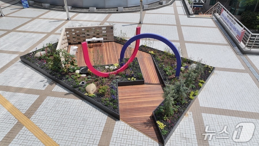 부산 남구청에 조성된 팝업가든.(부산 남구 제공. 재판매 및 DB 금지)