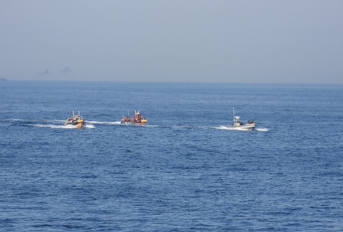  태안해경이 서격렬비도 인근 해상에서 불법 조업 행위를 벌인 중국 어선을 검거하고 있다. (태안해경 제공, 재판매 및 DB 금지)/뉴스1