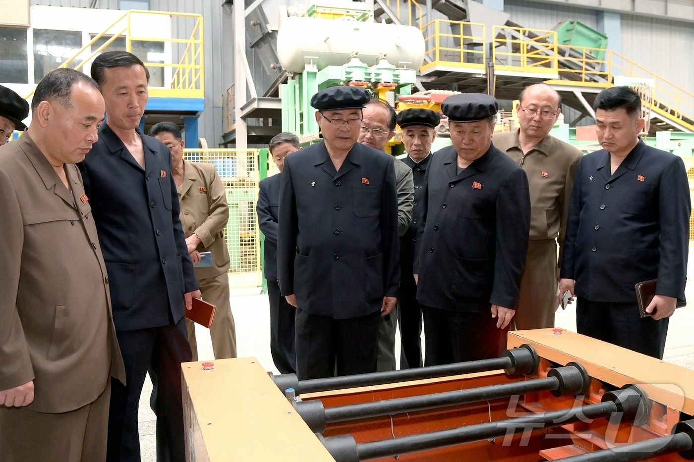 (평양 노동신문=뉴스1) = 북한 노동당 기관지 노동신문은 박태성 내각총리가 함경북도의 여러 경제 현장을 현지료해(점검)했다고 20일 보도했다. [국내에서만 사용가능. 재배포 금지. DB 금지. For Use Only in the Republic of Korea. Redistribution Prohibited] rodongphoto@news1.kr