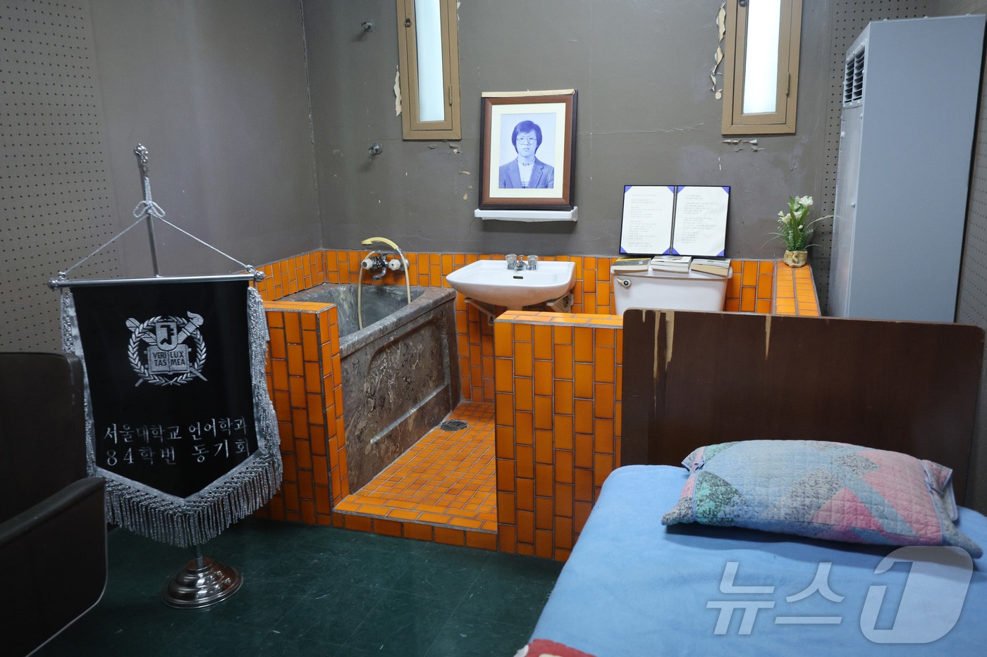 지난해 5월 20일 개관을 앞둔 서울 용산구 민주화운동기념관에 박종철 열사 조사실이 보존되고 있다. 민주화운동기념사업회는 국가폭력의 상징이었던 남영동 대공분실 리모델링을 거쳐 오는 10일 민주화운동기념관으로 정식 개관한다. 2025.5.21/뉴스1 ⓒ News1 신웅수 기자