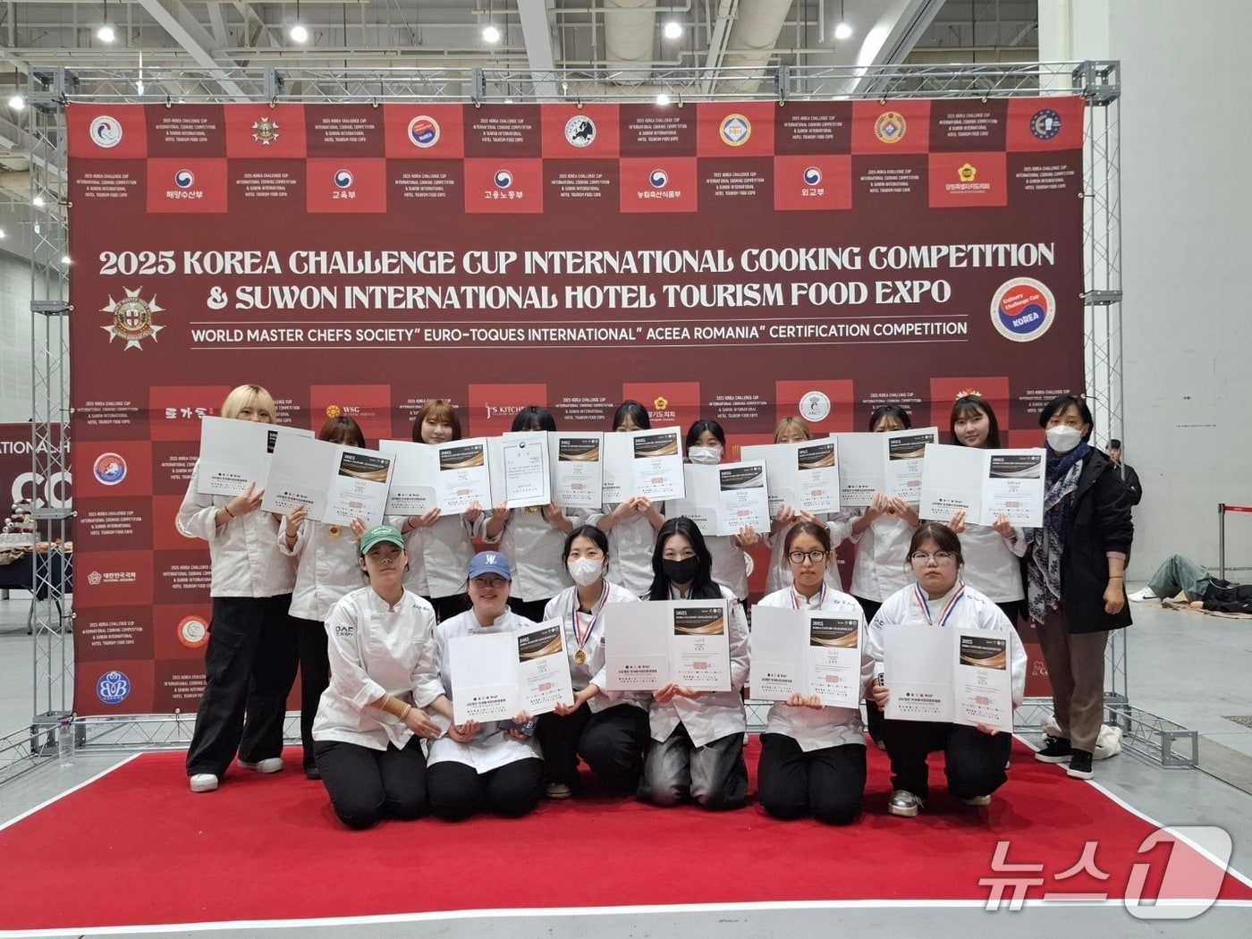 '2025 대한민국 챌린지컵 국제요리 경연대회' 디저트 전시 부문에 참가한 우송정보대학 K-베이커리학부. (우송정보대학 제공.재판매 및 DB금지)/뉴스1