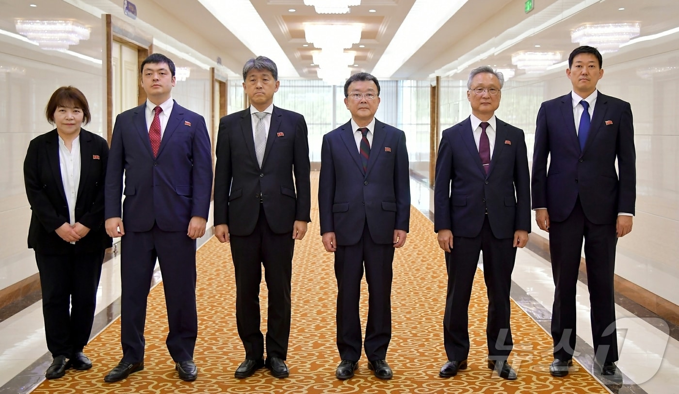 (평양 노동신문=뉴스1) = 북한 노동당 기관지 노동신문은 총련 결성 70주년을 기념해 재일본 조선인 감사단이 전날인 20일 평양에 도착했다고 21일 보도했다. [국내에서만 사용가능. 재배포 금지. DB 금지. For Use Only in the Republic of Korea. Redistribution Prohibited] rodongphoto@news1.kr