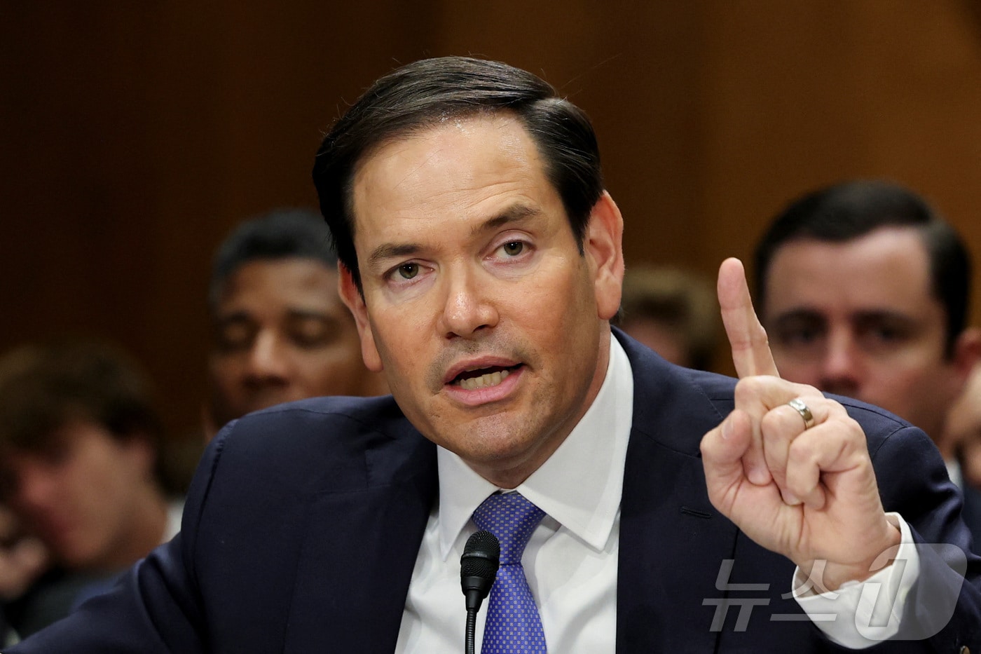 마코 루비오 미국 국무 장관이 20일 (현지시간) 워싱턴 의회의 상원 외교위원회에 출석해 "앞으로 이스라엘 비판 시위에 참여하는 유학생들의 학생 비자를 계속 취소하겠다＂고 밝히고 있다. 2025.05.21 ⓒ 로이터=뉴스1 ⓒ News1 우동명 기자