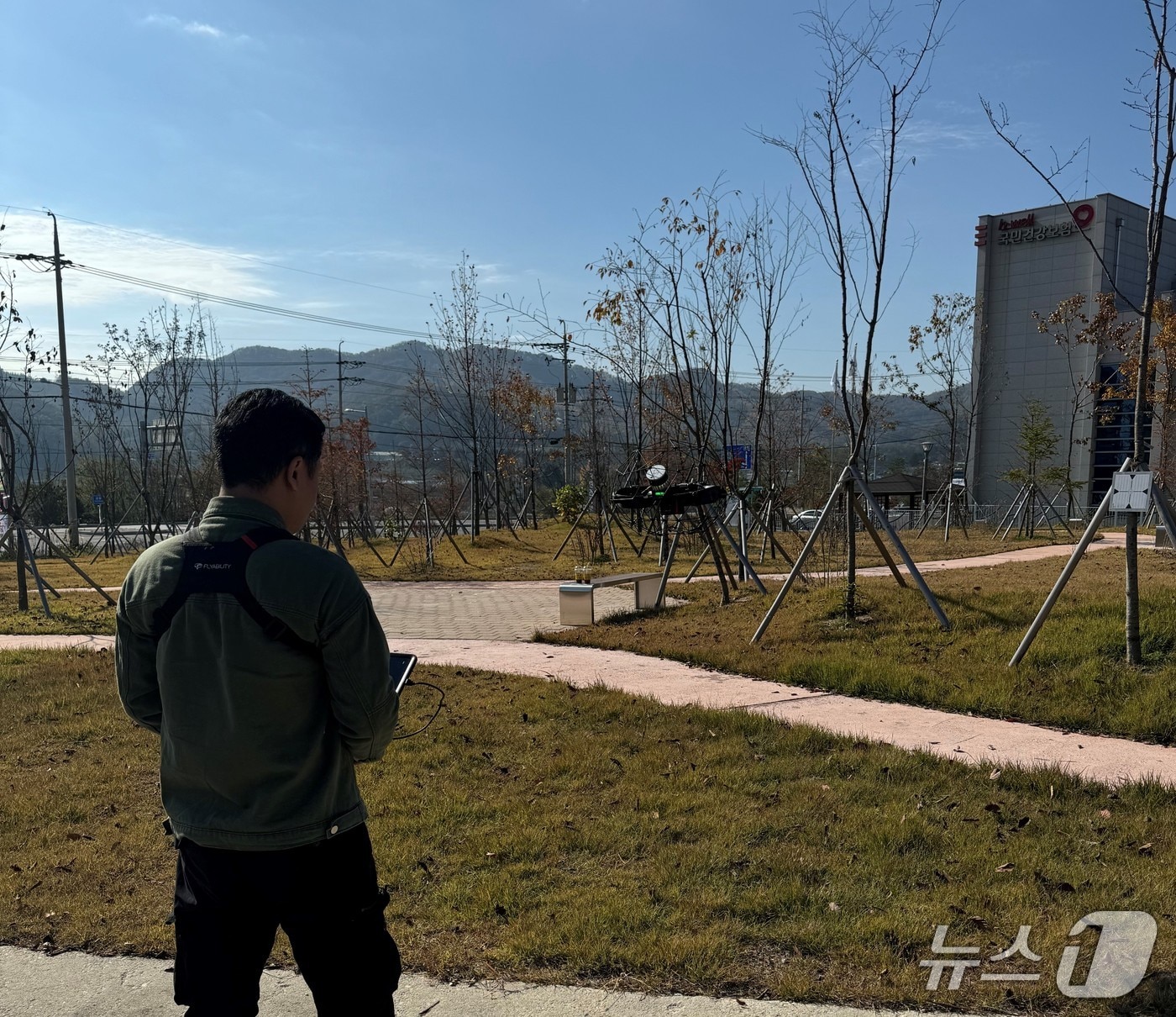 드론 라이다를 활용한 수목 탄소저장량 측정 모습. (한국수목원정원관리원 제공.재판매 및 DB금지) /뉴스1