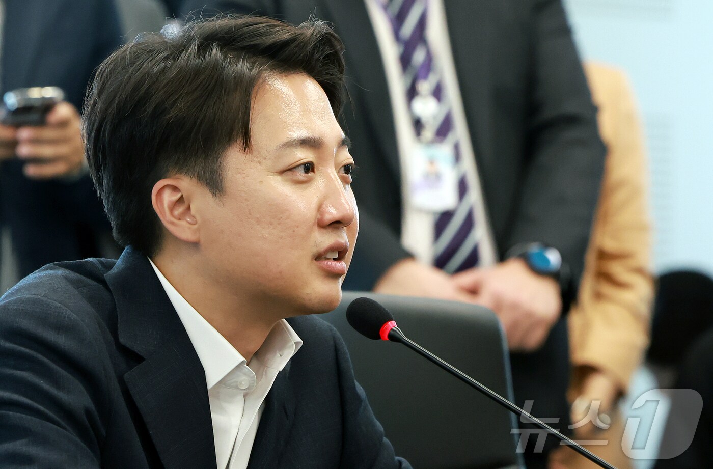 이준석, 함익병 '50대 룸살롱' 논란에