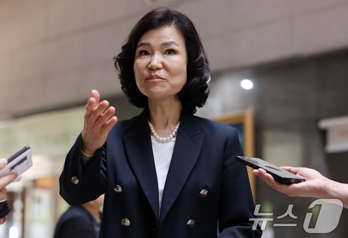 이진숙 방통위원장이 21일 서울 송파구 한국인터넷진흥원 서울청사에서 열린 SKT 해킹 관련 이통사 점검회의에 참석하며 취재진 질문에 답하고 있다. 2025.5.21/뉴스1 ⓒ News1 박세연 기자