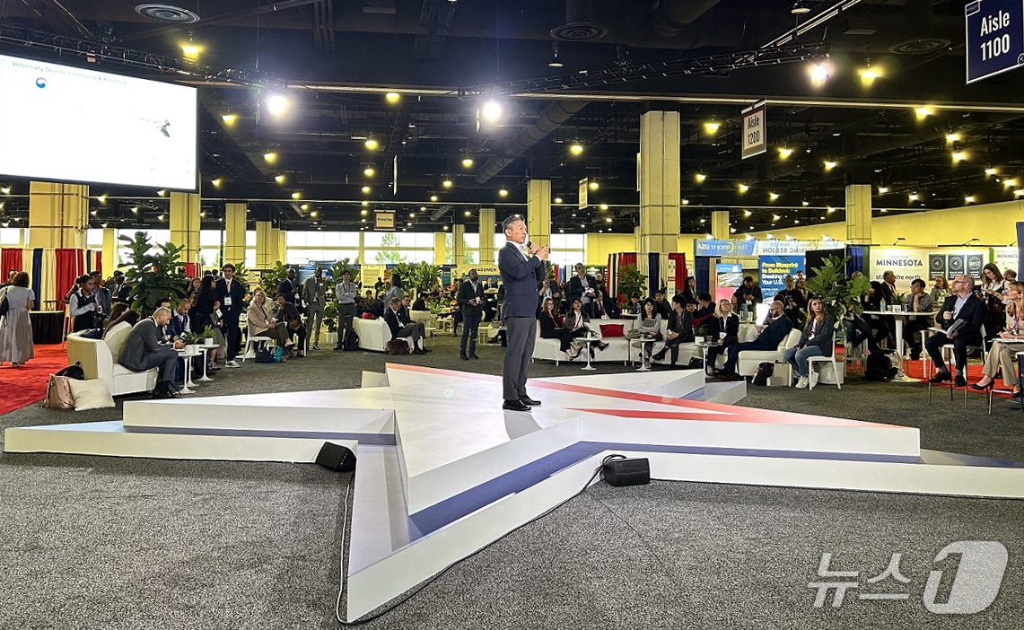 지난 13일 김정범 교수가 셀렉트USA 투자 서밋에서 월드 파이널 피칭을 하고 있다. &#40;UNIST 제공. 재판매 및 DB 금지&#41; /뉴스1