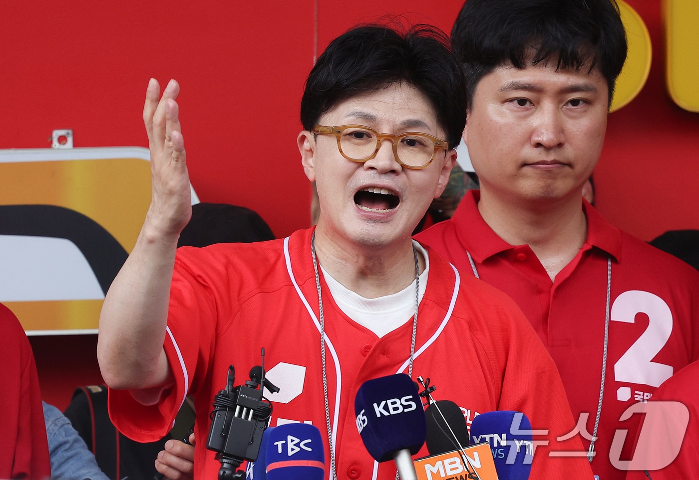 한동훈 국민의힘 전 대표가 21일 오후 대구 중구 서문시장을 찾아 김문수 국민의힘 대통령 후보 지원 유세를 하고 있다. 2025.5.21/뉴스1 ⓒ News1 공정식 기자