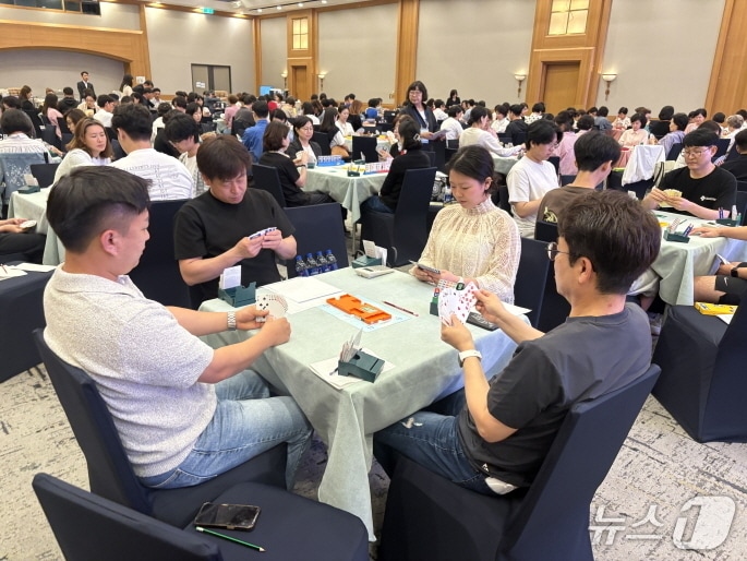 전북브리지협회가 21일 개막한 '제2회 강원 원주·강릉·평창 자선 브리지팀 토너먼트 대회'에 출전한다.(전북브리지협회 제공. 재판매 및 DB 금지)/뉴스1