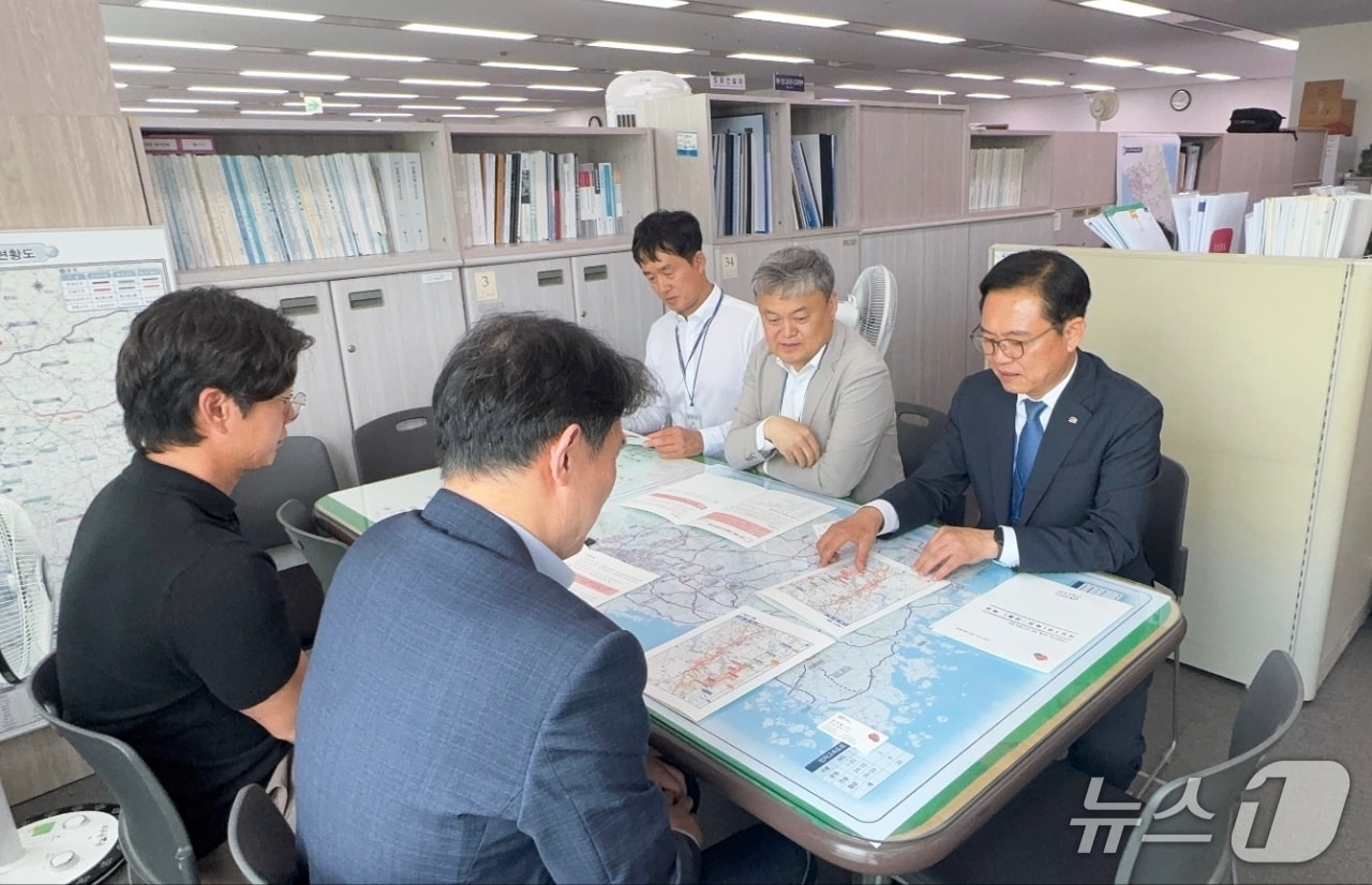 국토부 방문한 김석필 천안시장 권한대행.(천안시청 제공. 재판매 및 DB금지)