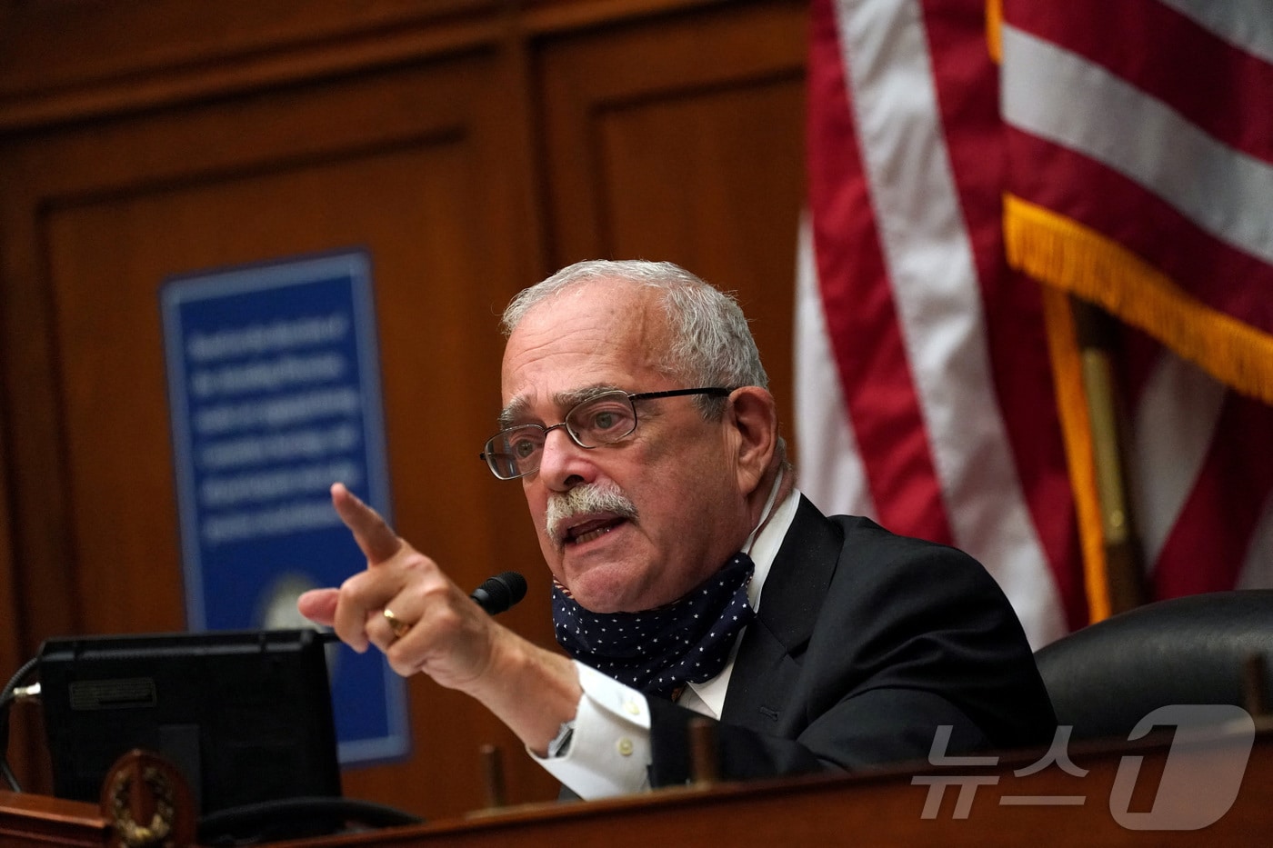 미 연방 하원 내 '지한파'인 제럴드 코널리 하원의원이 21일(현지시간) 향년 75세로 별세했다. 사진은 2020년 10월 7일, 미국 워싱턴DC에서 열린 하원 감독 및 개혁위원회 청문회에서 질문하고 있는 모습. 2025.05.21 ⓒ 로이터=뉴스1 ⓒ News1 류정민 특파원