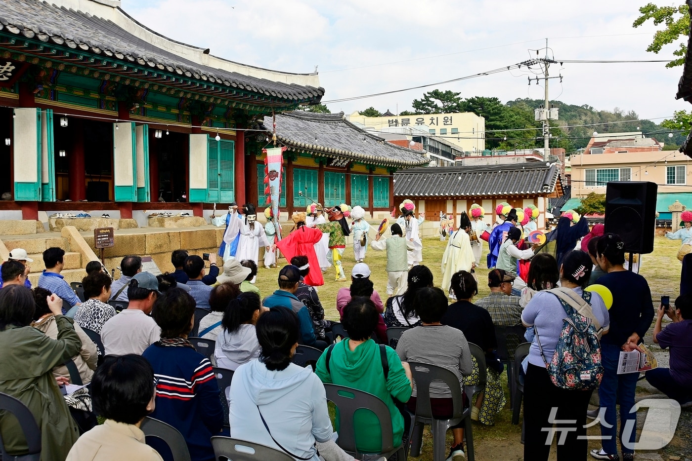 부산 동래무형유산 캠프 무형유산 가족 나들이 프로그램이 진행되고 있다.(동래구 제공. 재판매 및 DB 금지)