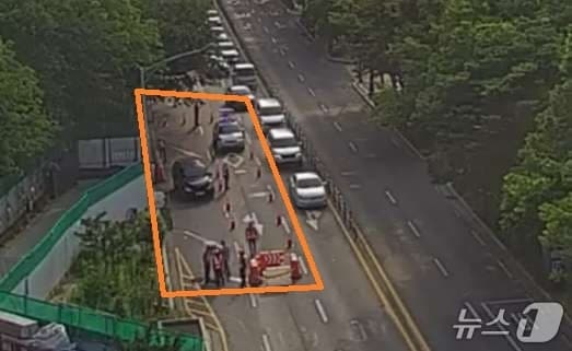 22일 오후 4시 42분 서울 강동구 고덕역 인근 도로에서 소규모 동공이 발생했다. 2025.05.22/뉴스1(서울시 교통정보 시스템 갈무리)