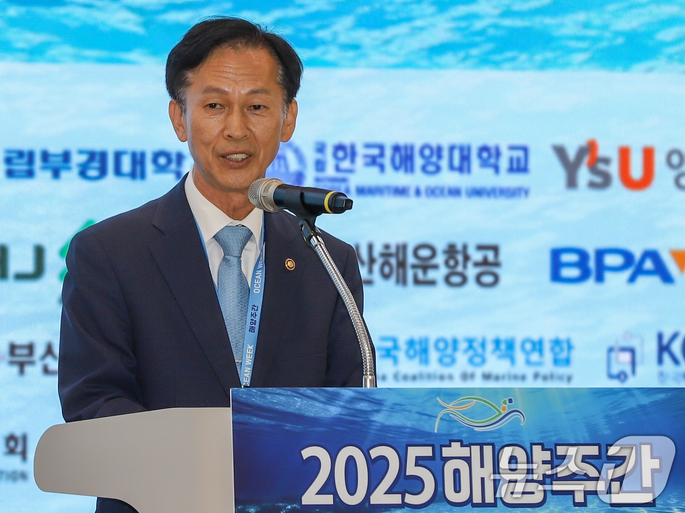 송명달 해양수산부 차관이 26일 부산 벡스코에서 개최한 '2025 해양주간' 개막식에 참석해 축사를 하고 있다. (해양수산부 제공. 재판매 및 DB 금지) 2025.5.26/뉴스1