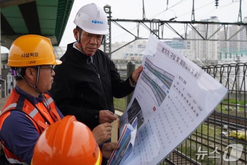 한국철도공사는 27일과 6월 4일 이틀간 일부 열차 운행을 조정한다. 사진은 서울 금천구청역 시설 개량공사 현장의 모습.(코레일 제공. 재판매 및 DB 금지)