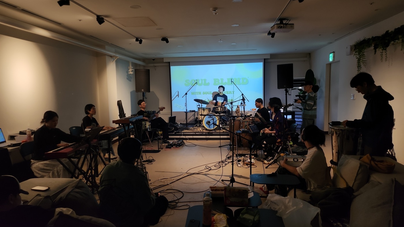 오픈창동(OPCD)과 가배미혼의 음악 제작 모습(도봉구 제공)