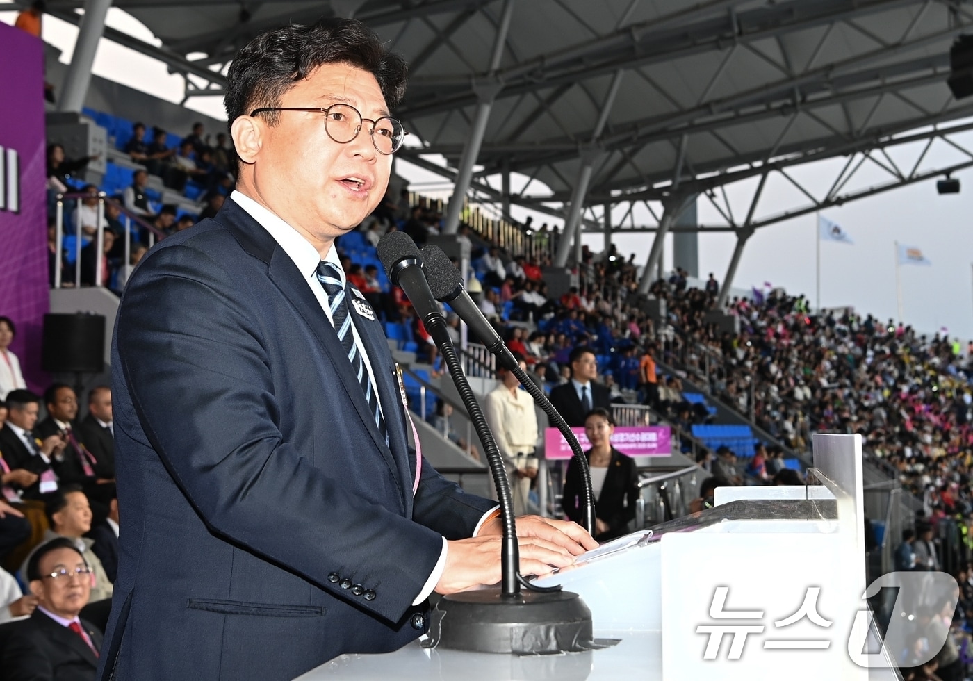 27일 열린 아시아육상경기선수권대회 개막식에서 강명구 국민의힘 의원이 축사를 하고 있다. 43개국, 선수단 1193 명, 국제연맹 임원, 심판, 언론인 등 2000여 명이 참가해 역사상 최다 인원과 국가가 참가하는 이번 대회는 오는 31일까지 닷새간 열린다. 2025.5.27/뉴스1 ⓒ News1 정우용 기자