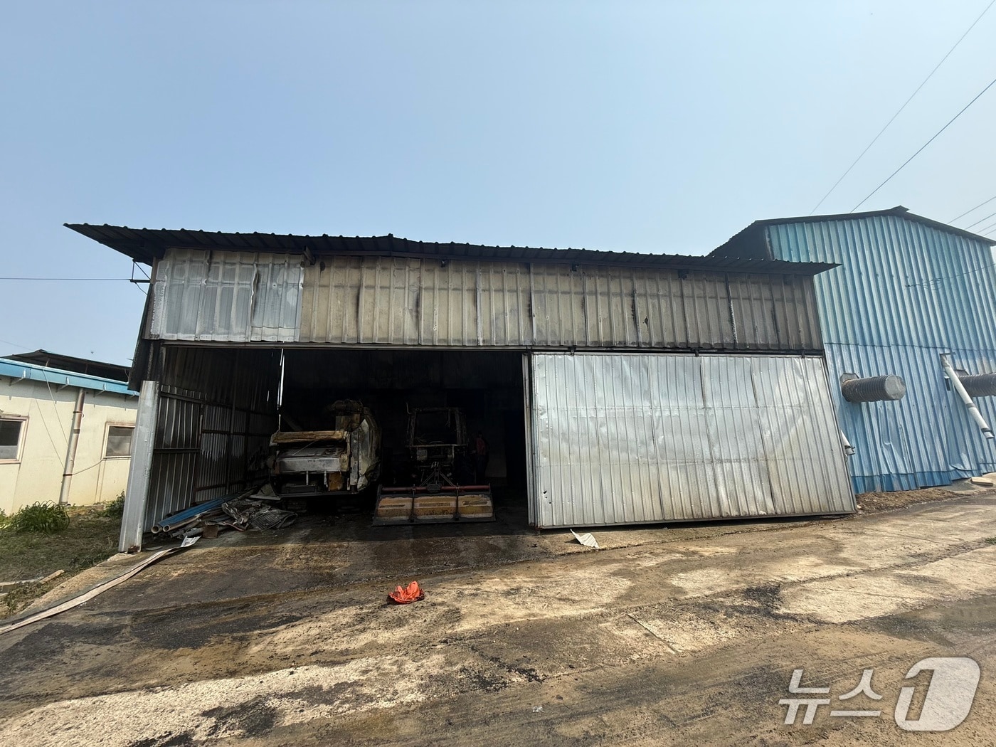  천안 서북 부대동 창고 화재 현장. (천안서북소방서 제공, 재판매 및 DB금지) / 뉴스1