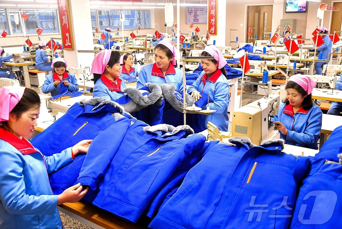 &#40;평양 노동신문=뉴스1&#41; = 북한 노동당 기관지 노동신문은 28일 &#34;지금 20개 시군에 일떠선 새 지방공업공장들이 생산의 동음을 높이 울리고 있다＂라고 전했다. [국내에서만 사용가능. 재배포 금지. DB 금지. For Use Only in the Republic of Korea. Redistribution Prohibited] rodongphoto@news1.kr