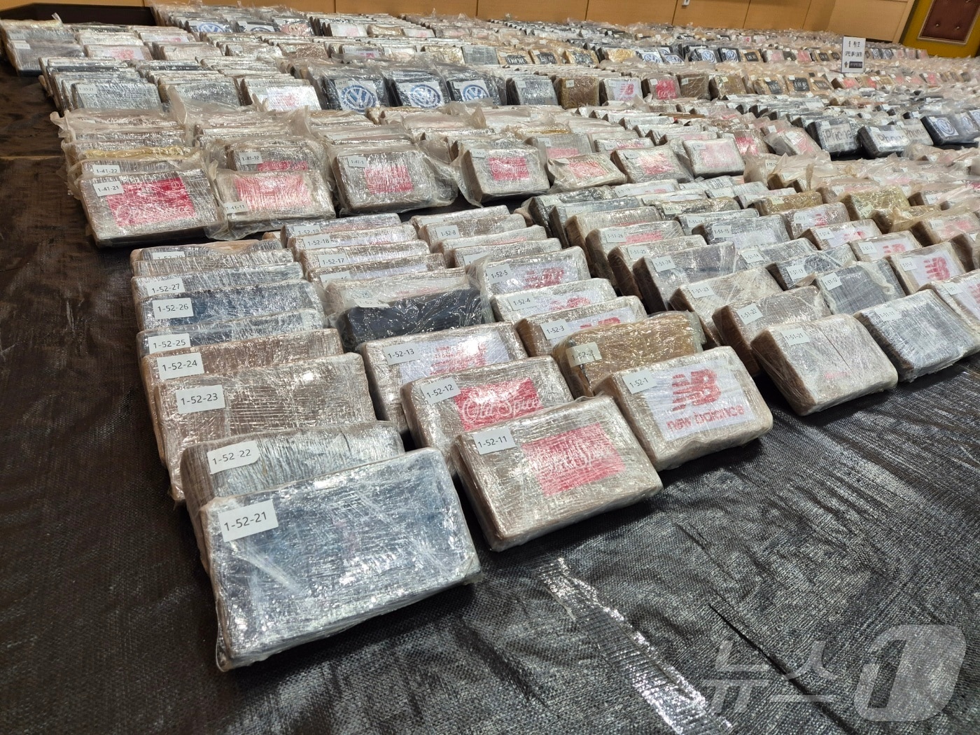 지난해 4월 강원 강릉 옥계항에서 적발된 코카인 블럭 1690개.  이는 약 5700만 명이 투약할 수 있는 양이다. (뉴스1 DB) ⓒ 뉴스1 윤왕근 기자