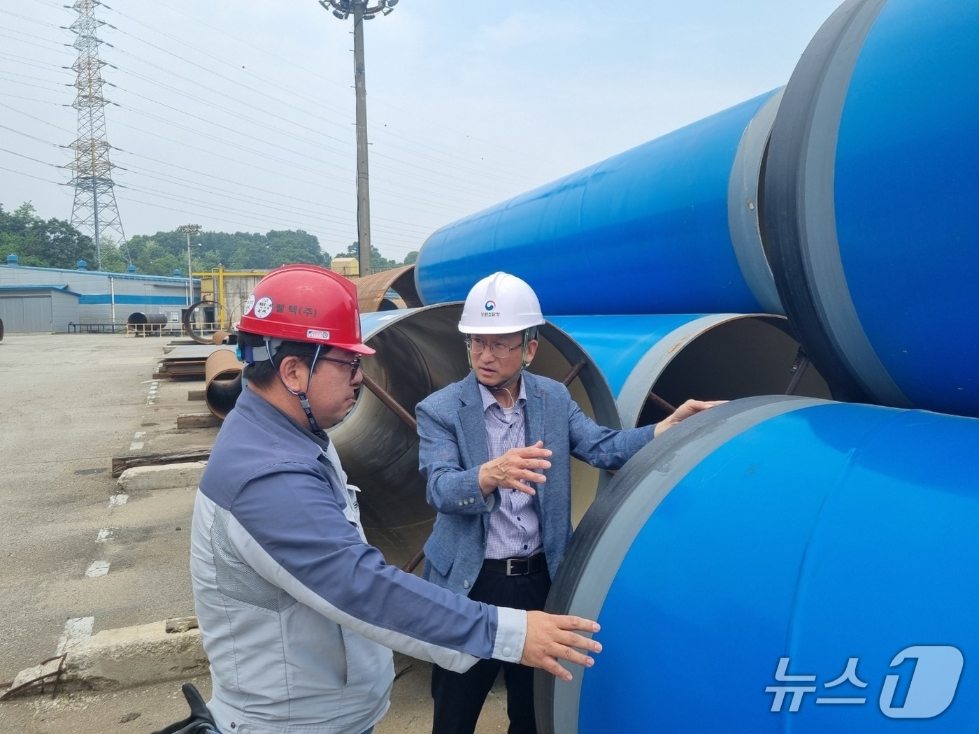 이경원 강원조달청장은 28일 강원도 횡성군에 위치한 웰텍 생산 현장을 방문해 기업의 애로사항을 듣고 있다.(강원조달청 제공. 재판매 및 DB금지)/뉴스1