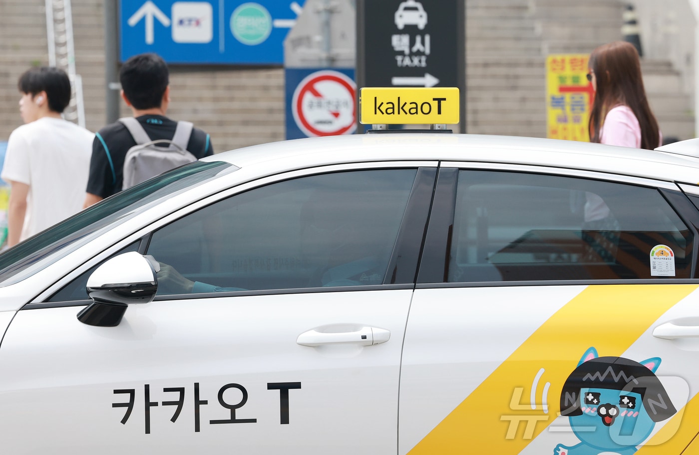 연이은 택시사업 제동...카카오모빌리티, 피지컬AI 신사업 향방은 - 뉴스 썸네일 이미지