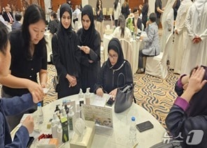 강원 원주시 해외시장개척단이 지난 19~24일 아랍에미리트&#40;UAE&#41;에서 현지 바이어들과 대면 수출상담회를 가졌다. &#40;원주시 제공. 재판매 및 DB금지&#41; 2025.5.28/뉴스1