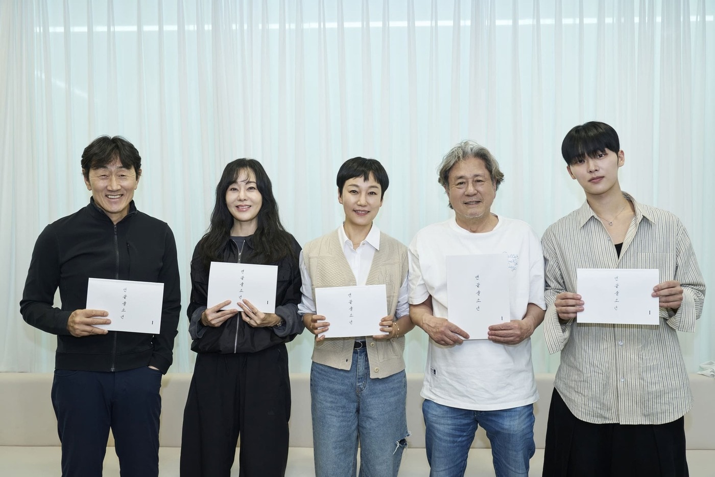 (왼쪽부터) 허준호, 김윤진, 진경, 최민식, 최현욱 / 사진제공=넷플릭스