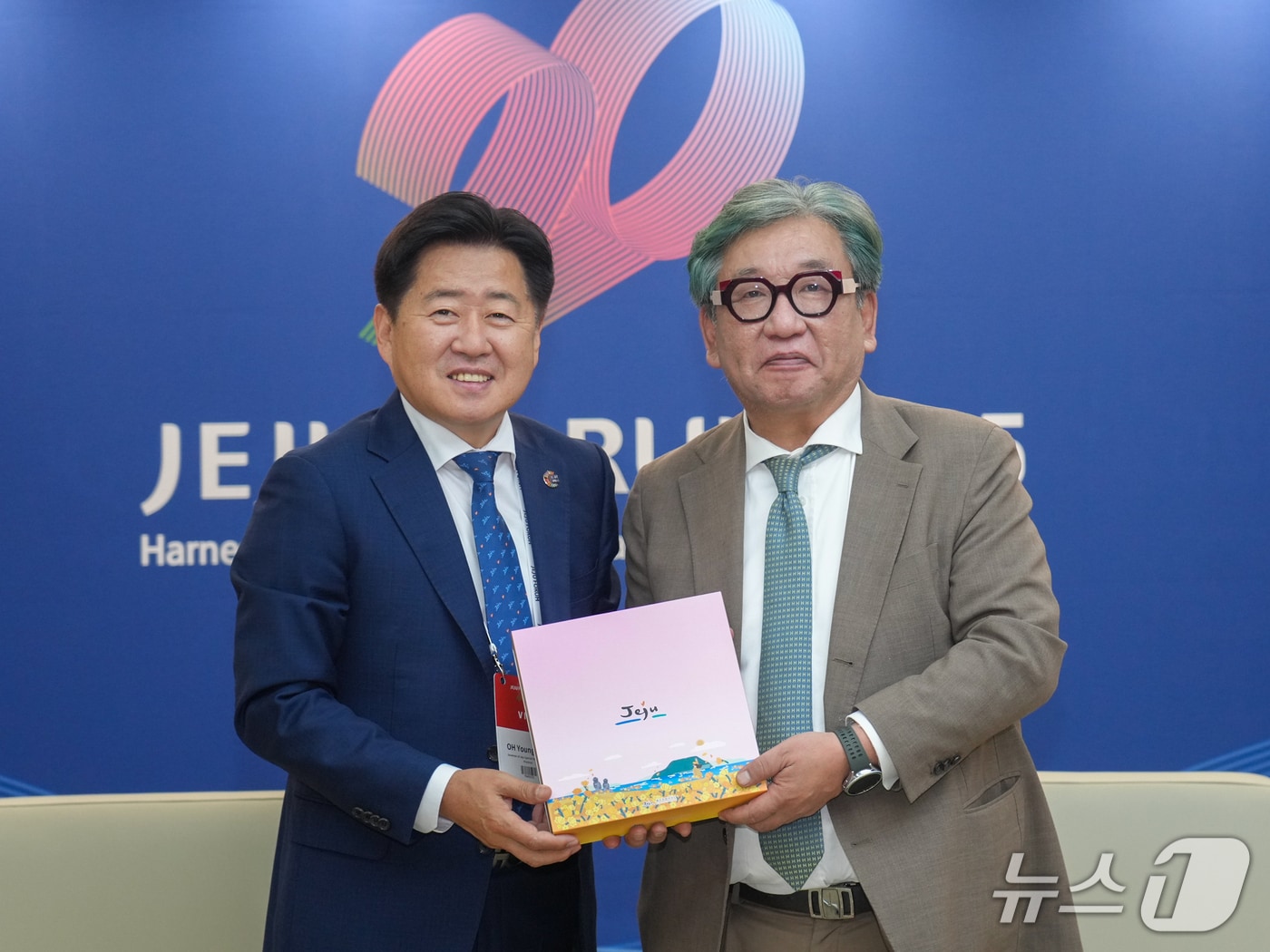 오영훈 제주도지사와 김상협 글로벌녹색성장기구 사무총장(제주도 제공. 재판매 및 DB금지)/뉴스1 