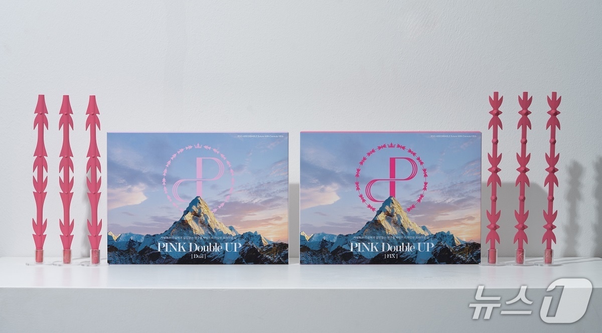 '핑크리프트' 레퍼런스 모델샷. (왼쪽) '핑크리프트 듀얼(Dual)', (오른쪽) '핑크리프트 픽스(Fix)'(팽팽클리닉 제공)