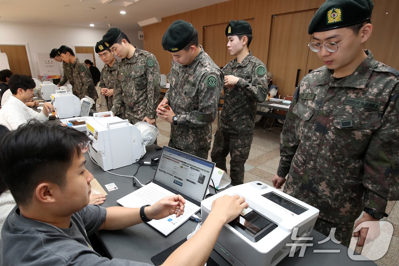 병무청 "6&middot;3 지방 선거 전 입영청년 1만3천여명