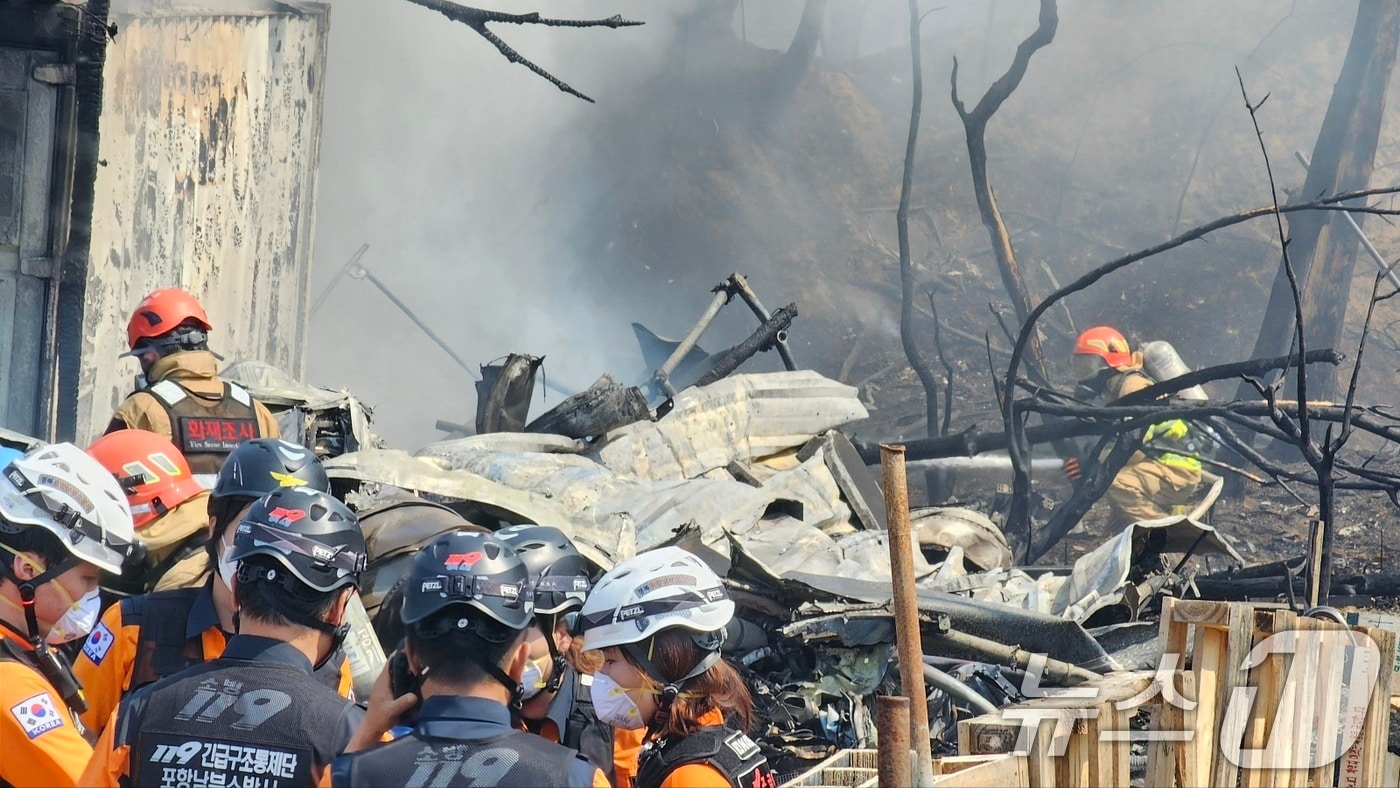 29일 오후 1시 35분쯤 경북 포항 남구 동해면 야산에 해군 해상 초계기 (P-3C)가 추락해 전소됐다 2025.5.29/뉴스1 ⓒ News1 최창호 기자