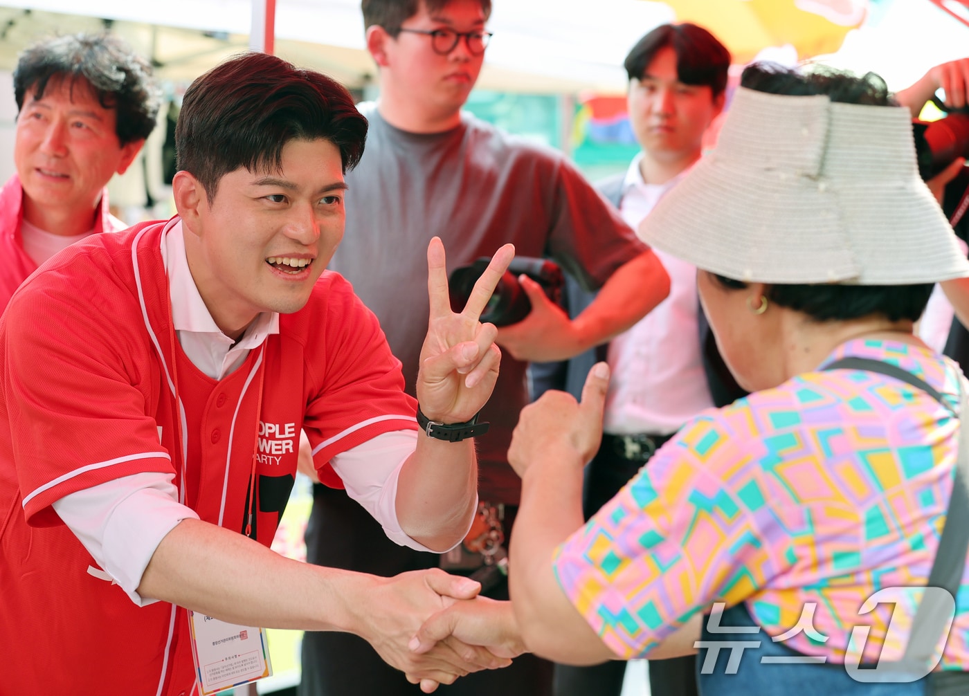 김용태 국민의힘 비상대책위원장이 29일 대전 유성구 유성시장을 찾아 김문수 후보 지지를 호소하고 있다. 2025.5.29/뉴스1 ⓒ News1 김기태 기자