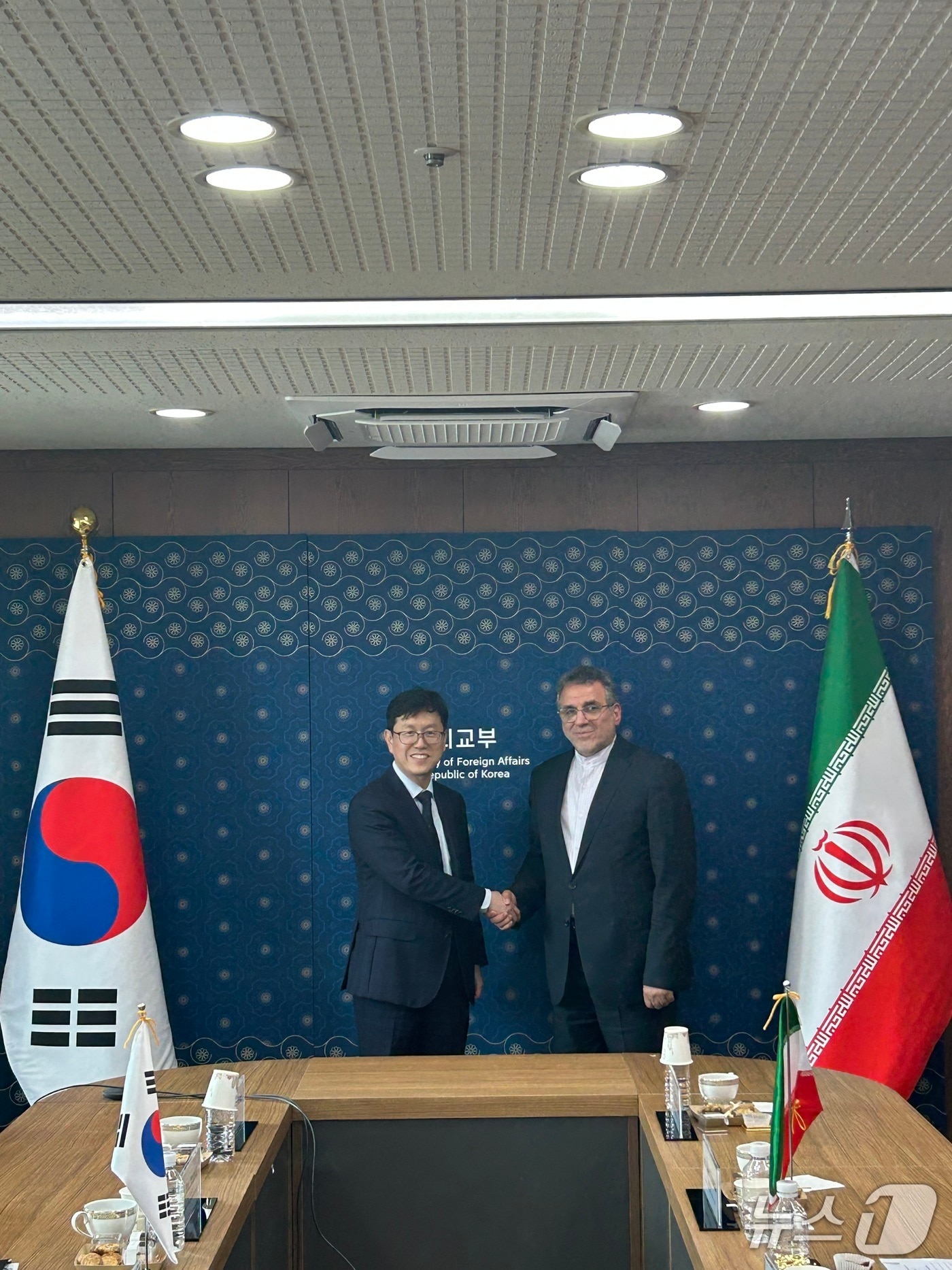 정광용 외교부 아프리카중동국장은 29일 서울 정부청사에서 알리 아스가르 모함마디 이란 외교부 아태국장과 제7차 한-이란 국장급 정책협의회를 개최했다. 2025.05.29. &#40;외교부 제공&#41; 