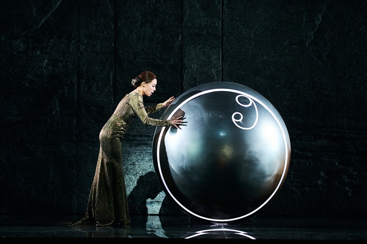 창작 오페라 '더 라이징 월드: 물의 정령' 공연 장면(예술의전당 제공)