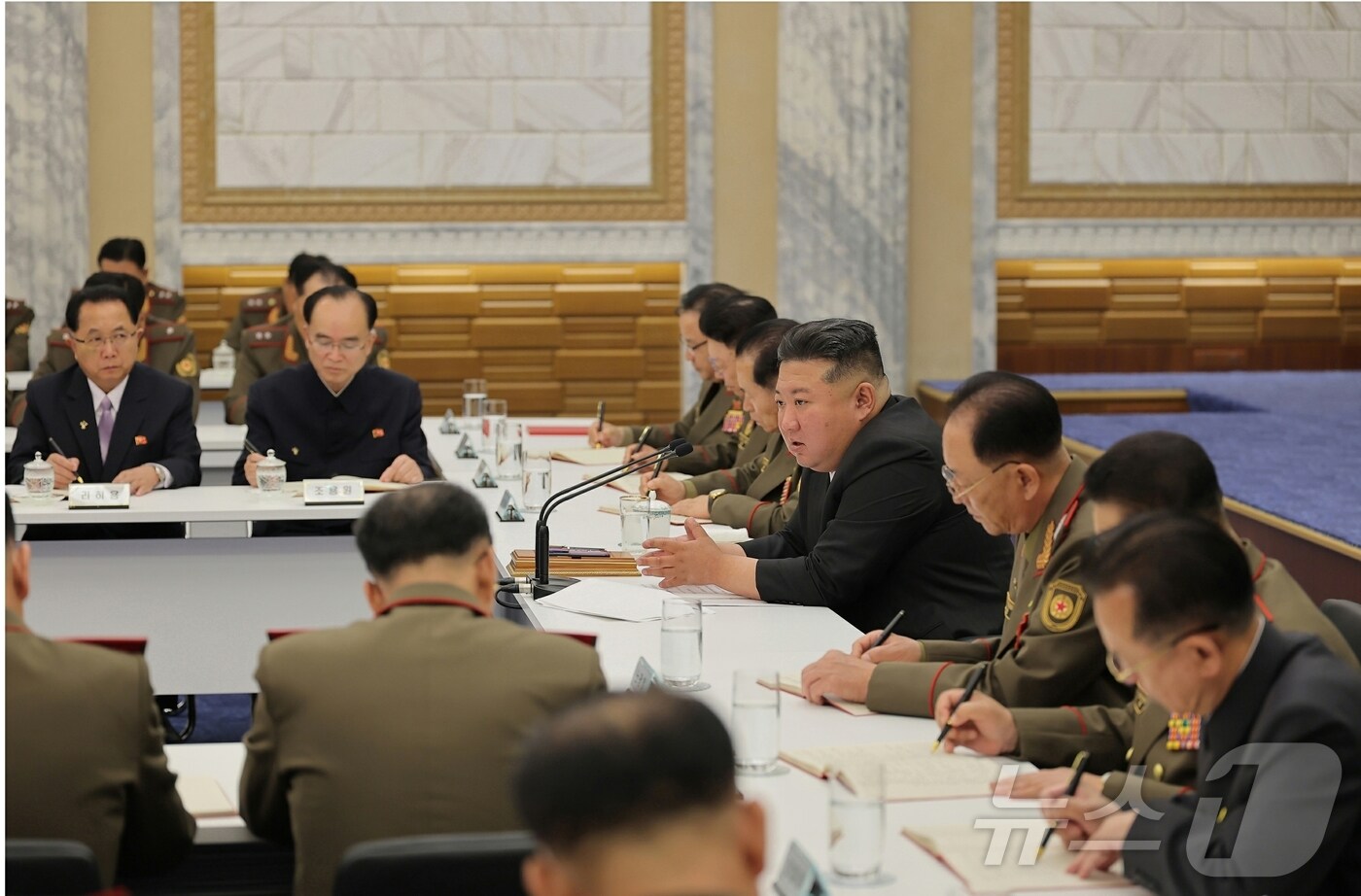 &#40;평양 노동신문=뉴스1&#41; = 북한 노동당 기관지 노동신문은 지난 28일 김정은 당 총비서 주재로 당 중앙군사위원회 제8기 제8차 확대회의가 본부 청사에서 진행됐다고 30일 보도했다. [국내에서만 사용가능. 재배포 금지. DB 금지. For Use Only in the Republic of Korea. Redistribution Prohibited] rodongphoto@news1.kr