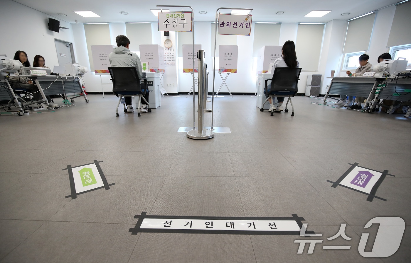 21대 대통령선거 사전투표 둘째날인 30일 오전 대구 수성구 범어2동 행정복지센터에 마련된 사전투표소가 유권자의 발길이 뜸해 한산한 모습이다. 대구는 이번 대선 사전투표 기간 전국에서 가장 낮은 투표율을 보였다. 2025.5.30/뉴스1 ⓒ News1 공정식 기자