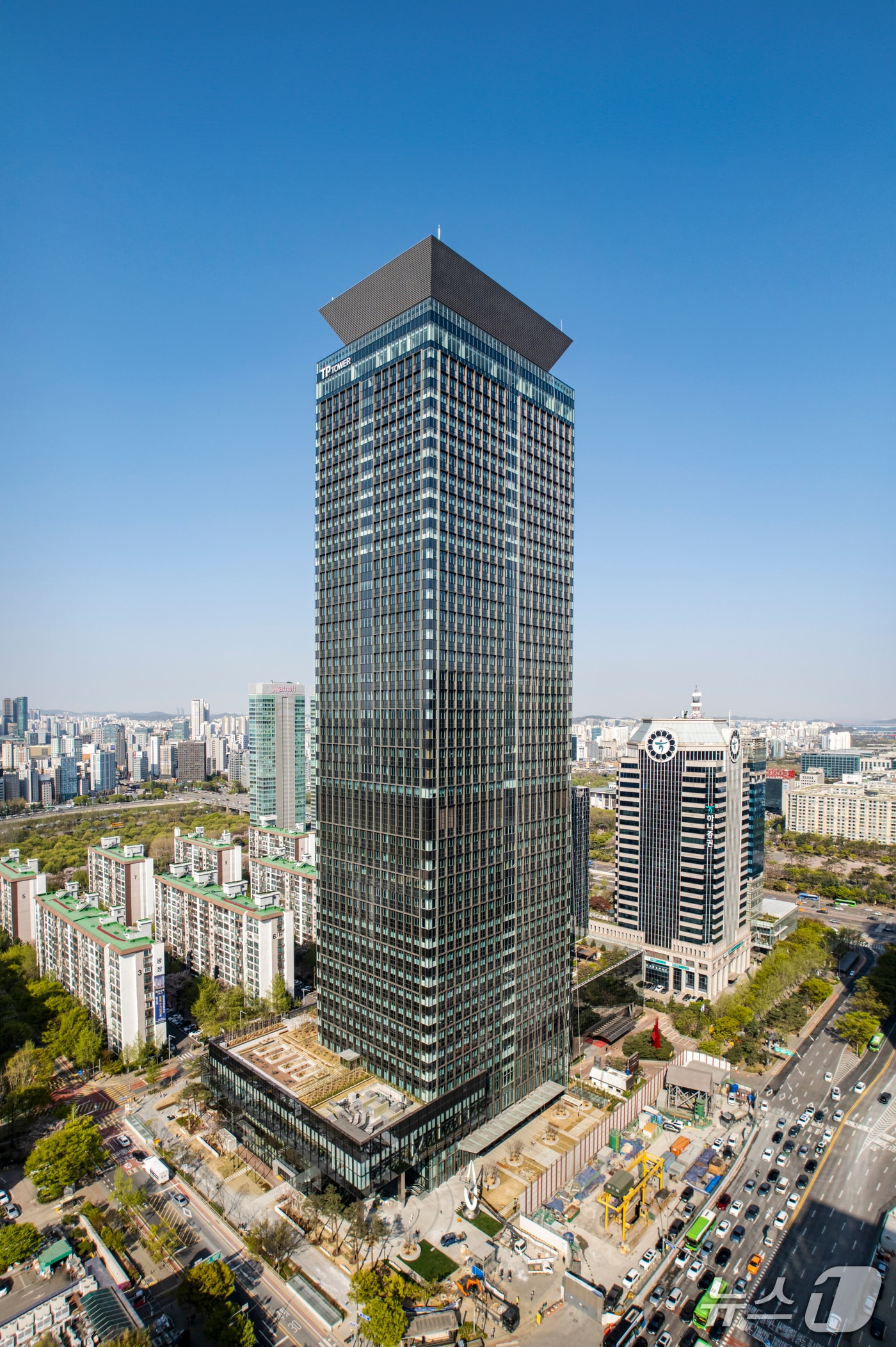 사학연금 TP타워 전경. (사학연금 제공)