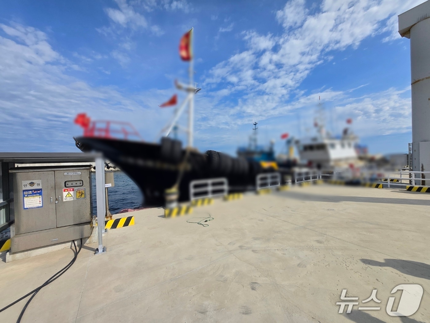 전북 군산해양경찰이 배타적경제수역법 위반 혐의로 나포한 중국어선.(군산해양경찰서 제공. 재판매 및 DB금지)/뉴스1 