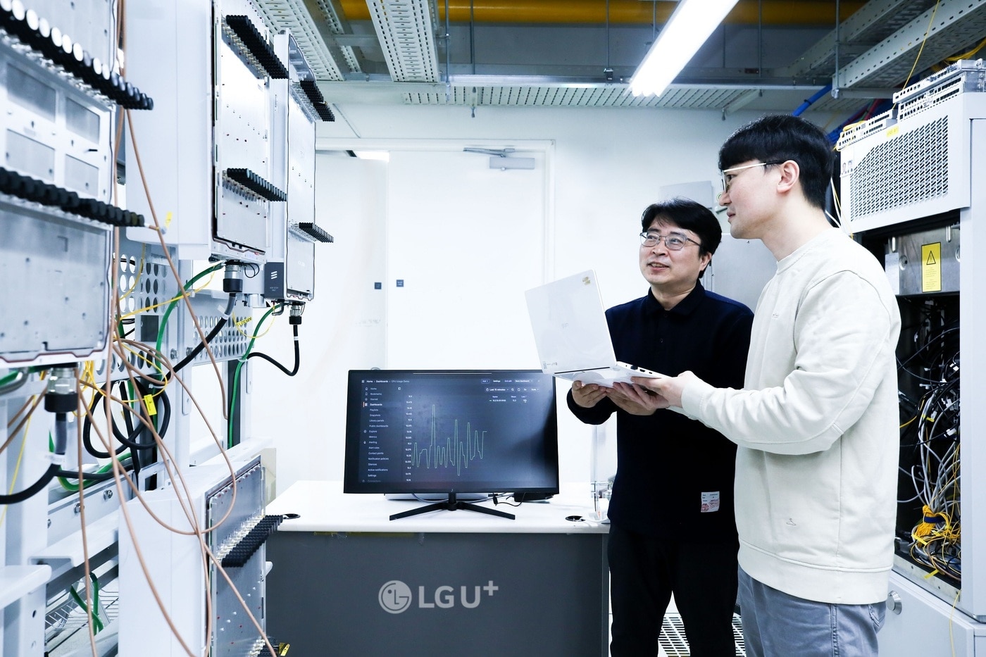 LG유플러스는 글로벌 통신 장비 제조사인 에릭슨과 함께 차세대 네트워크 구조인 클라우드랜(Cloud RAN) 핵심 기술을 검증하고 관련 연구 협력을 강화하기로 했다.(LG유플러스 제공. 재판매 및 DB금지)2025.5.6/뉴스1