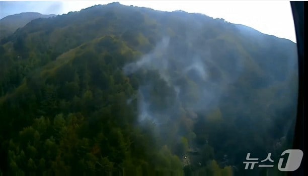 6일 평창 대관령면 산불 현장.(동부지방산림청 제공 영상 캡처, 재판매 및 DB 금지) 2025.5.6/sbtm1