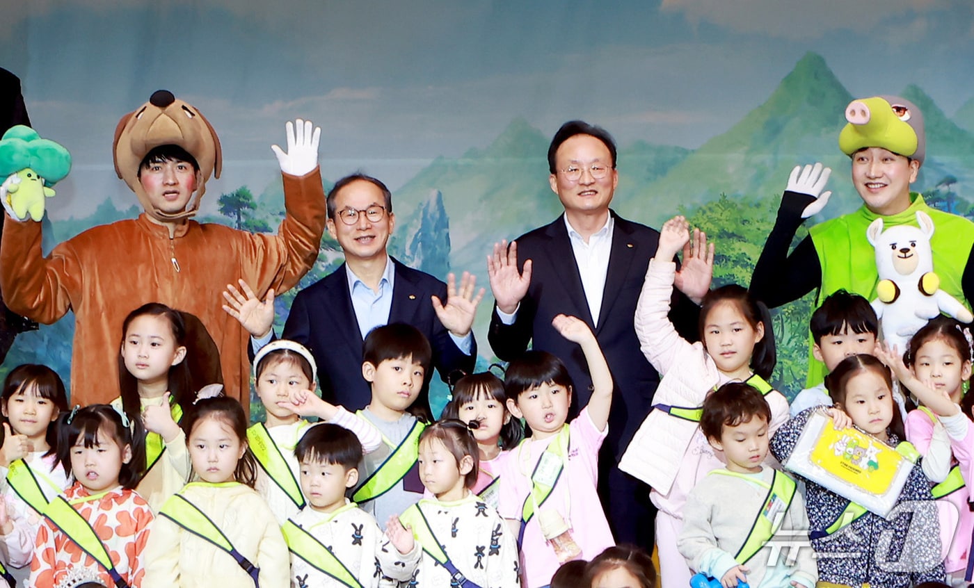 KB금융, 아이 위한 축제로 '아이 키우기 좋은 일터' 약속! 어린이날 기념행사 성황리 개최