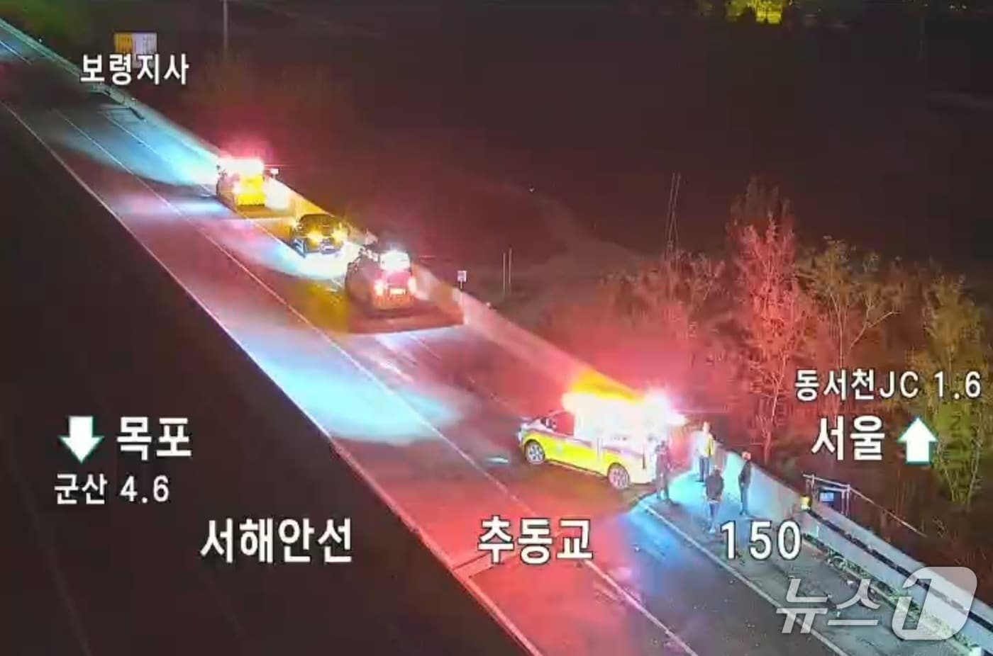 충남 서천 화양면 서해안고속도로 동서천IC 인근 교통사고 현장. (도로공사 CCTV 갈무리) / 뉴스1