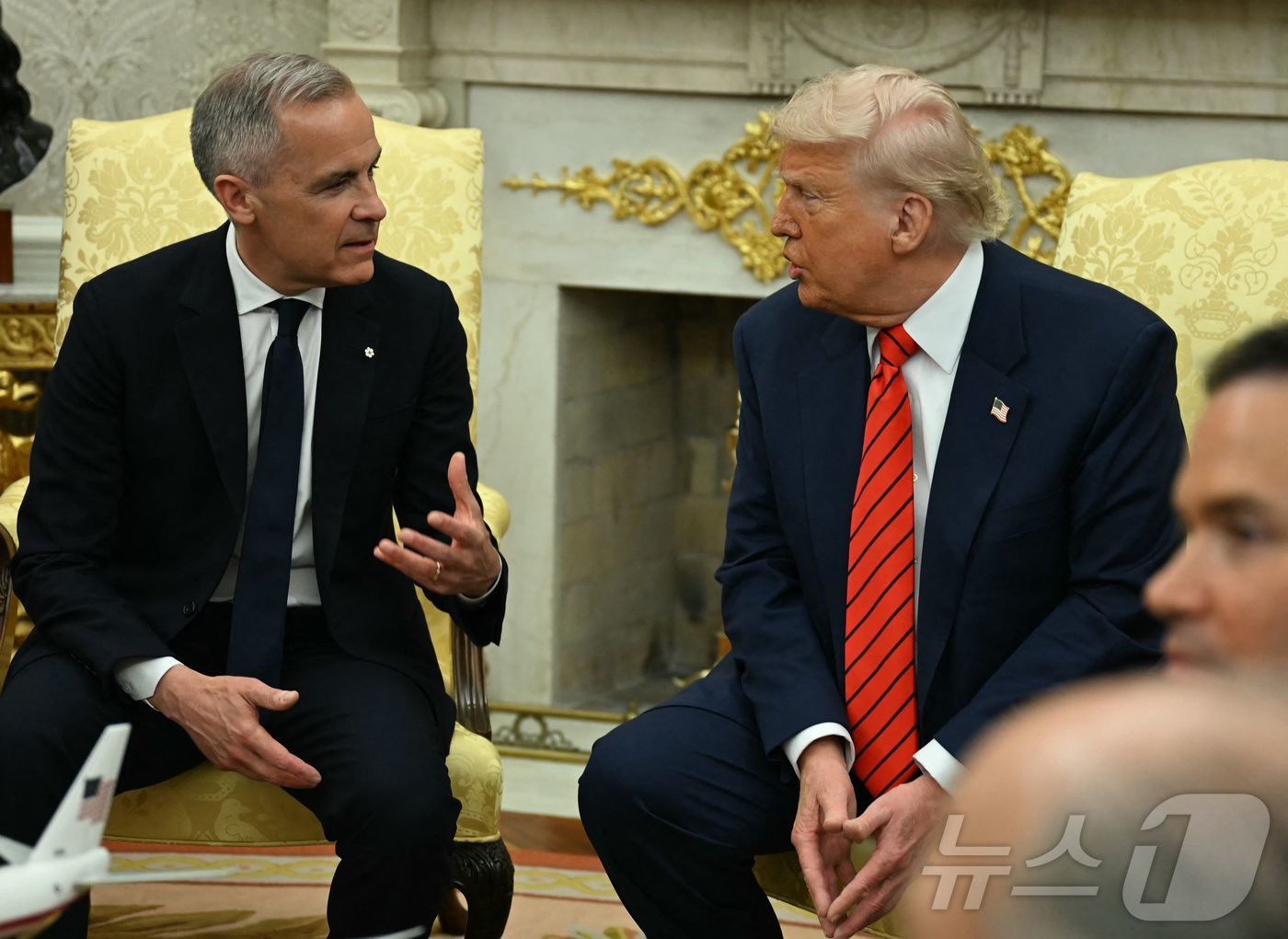 도널드 트럼프 미국 대통령이 6일(현지시간) 워싱턴 백악관에서 마크 카니 캐나다 총리와 회담을 하고 있다. 2025.05.07 ⓒ AFP=뉴스1 ⓒ News1 우동명 기자