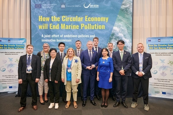 해양 플라스틱 오염 대응 방안 논의 세미나 단체 사진 / 사진=주한 유럽연합 대표부 제공